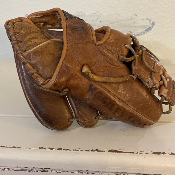 Regent Games 96s 1970s Vintage Regent Baseball Glove Poshmark